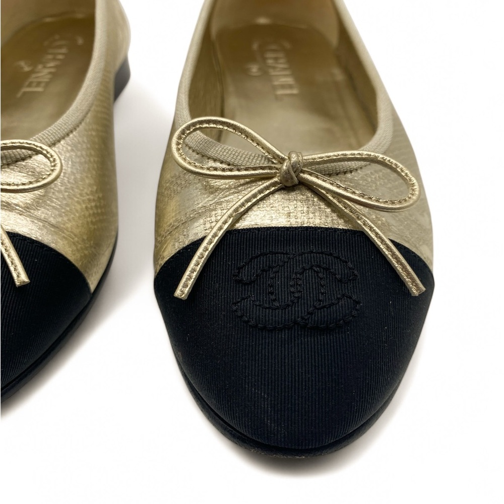 CHANEL Metallic Gold and Black Flats - Picture 8 of 13